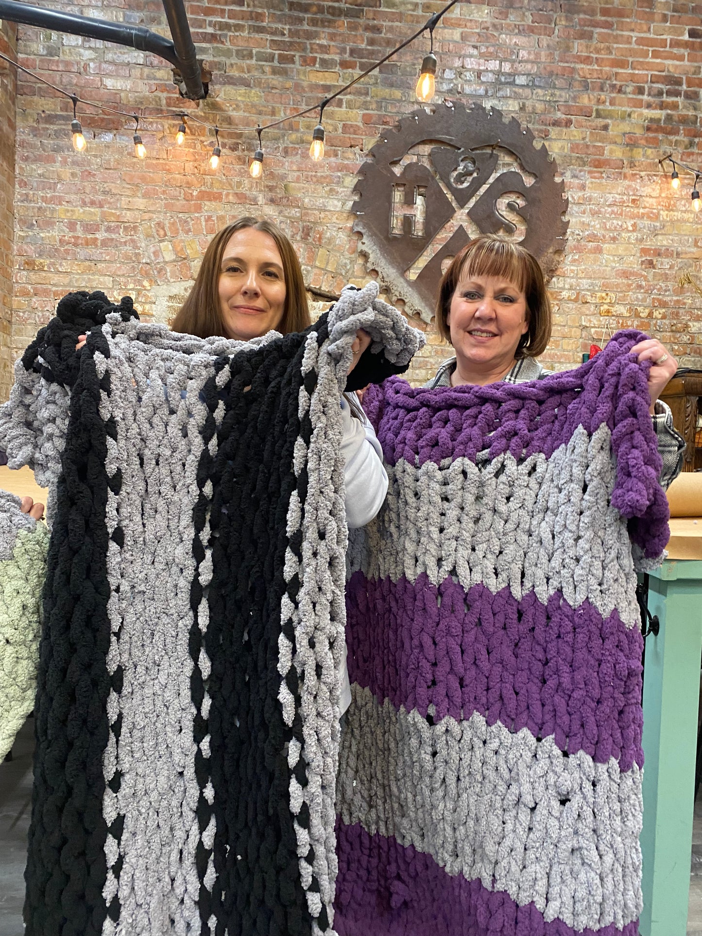 Chunky Hand Knit Blanket Workshop: Saturday 11/15 10am
