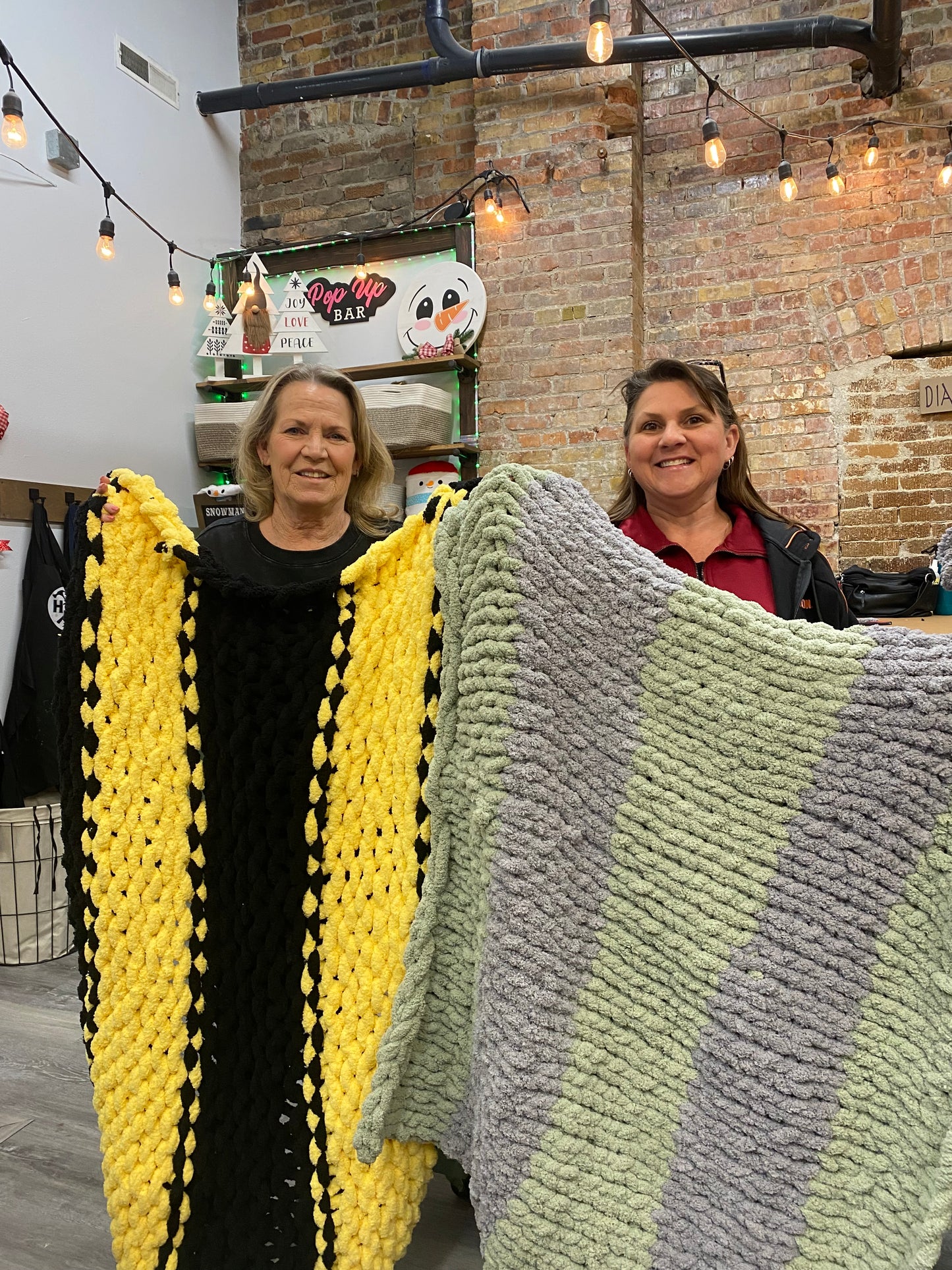 Chunky Hand Knit Blanket Workshop: Saturday 11/15 10am