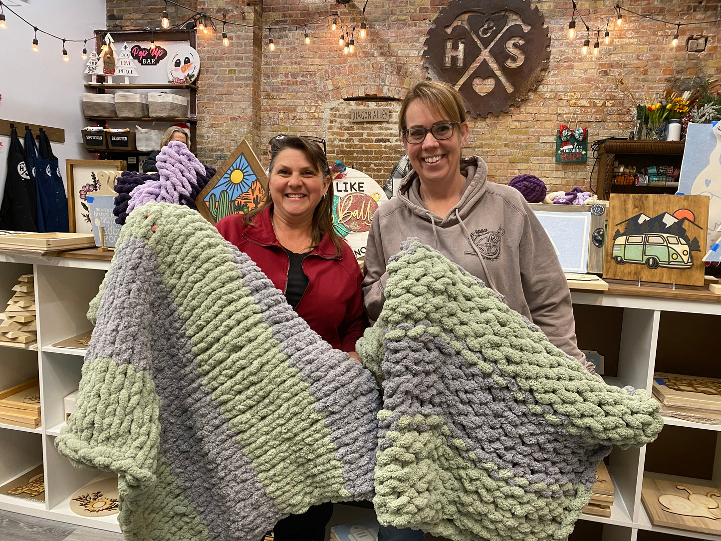 Chunky Hand Knit Blanket Workshop: Saturday 11/15 10am