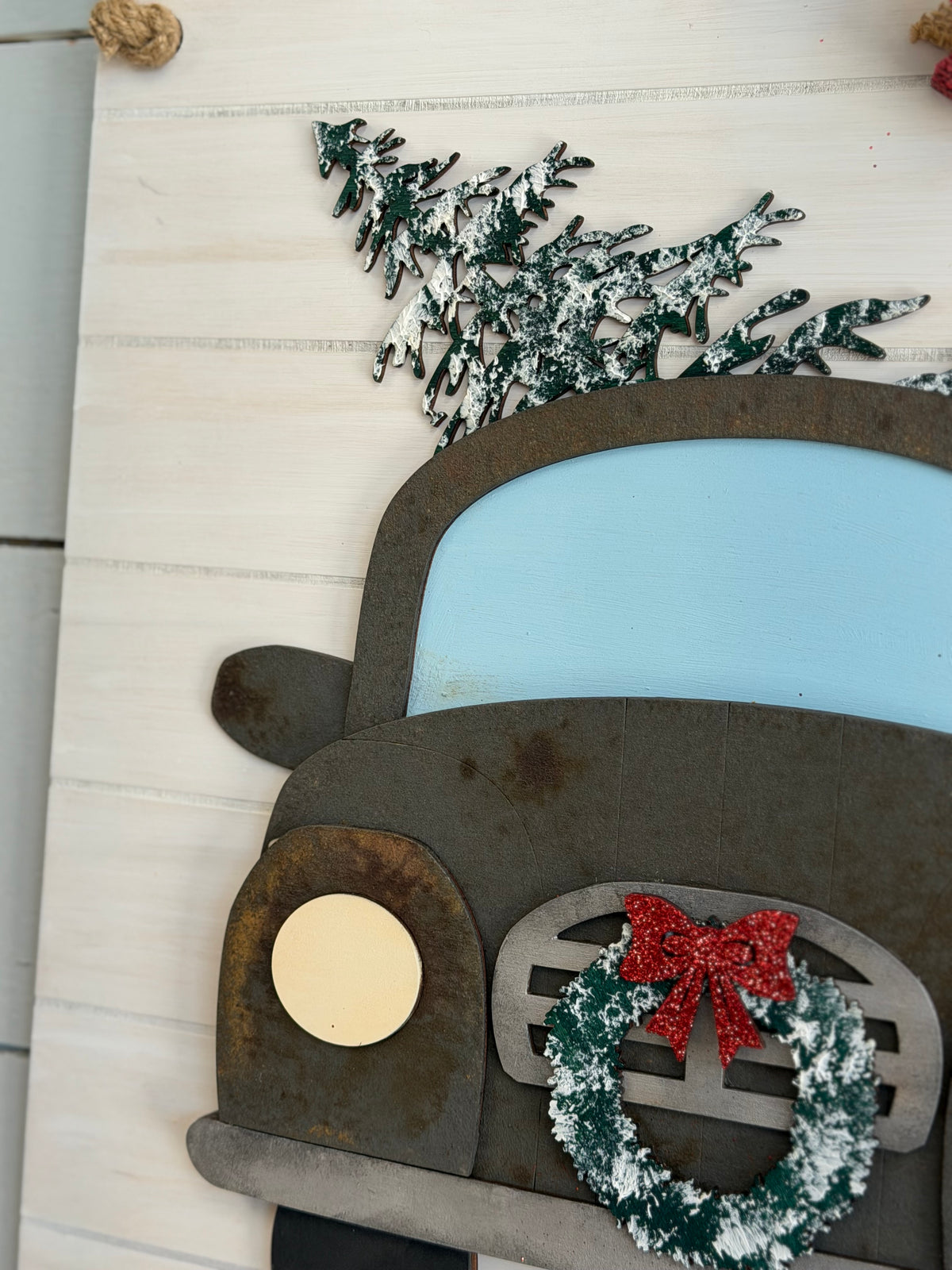 12/5 at 10am: Christmas Truck Pallet Sign