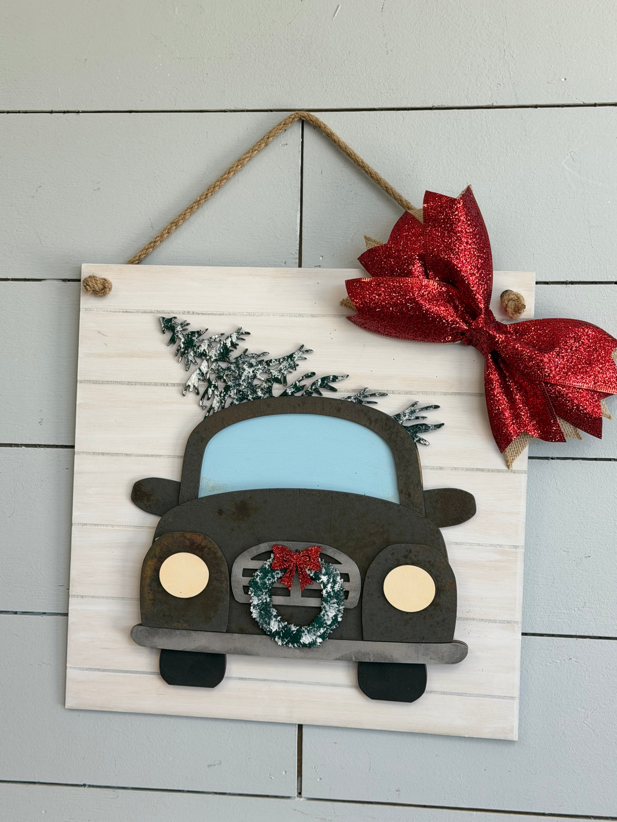 12/5 at 10am: Christmas Truck Pallet Sign