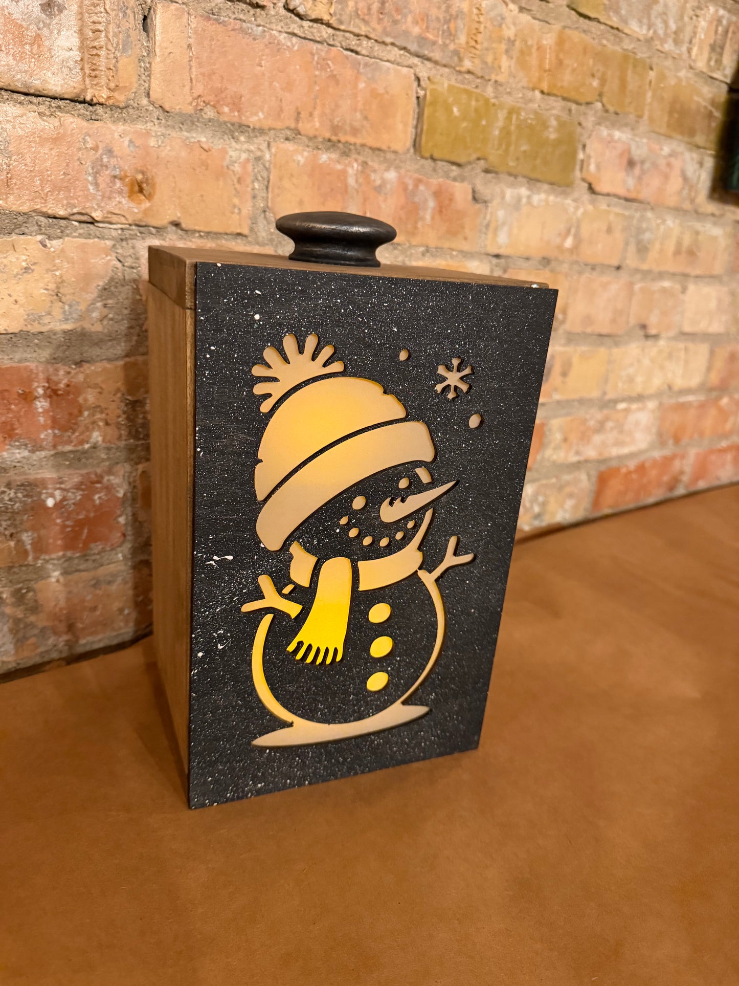 Light Up Lanterns with Changable Face Plates: 1/10 at 5pm